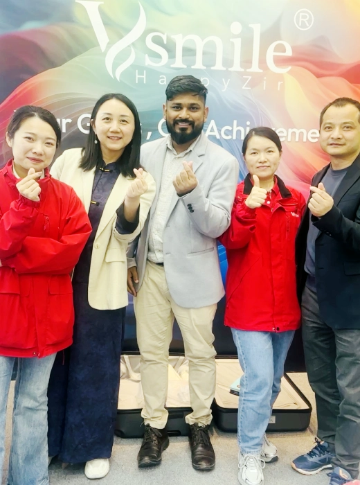 A satisfied customer with exhibition contracting company team in Dubai DWTC